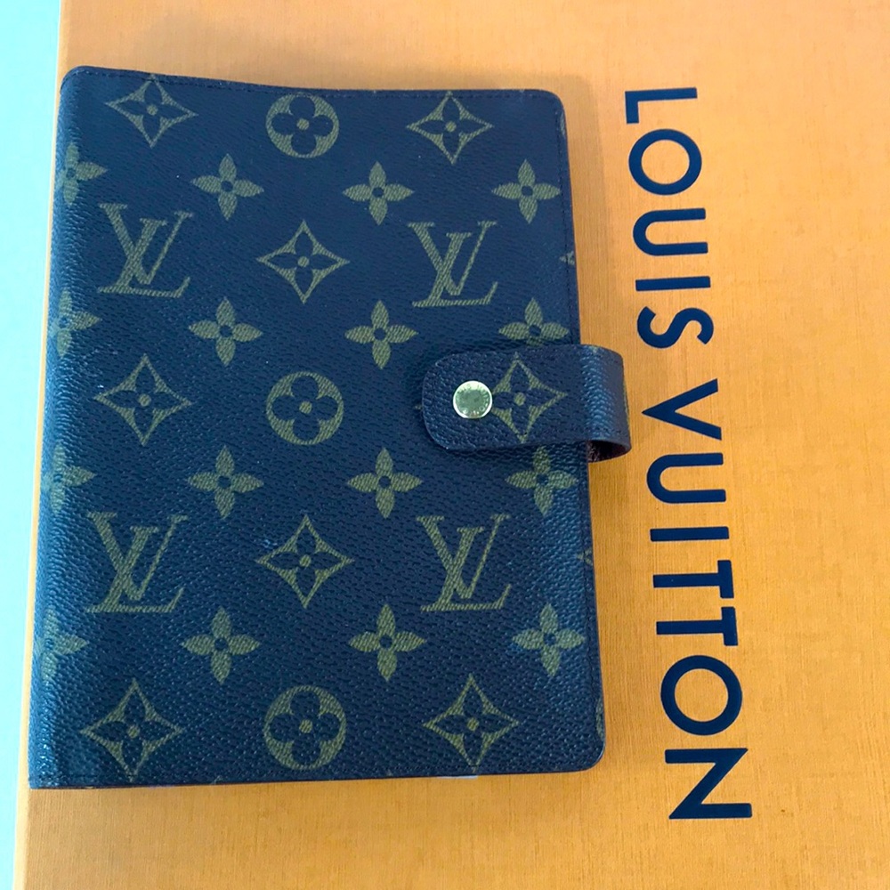 Authentic agenda passport credit card wallet holder Louis Vuitton
